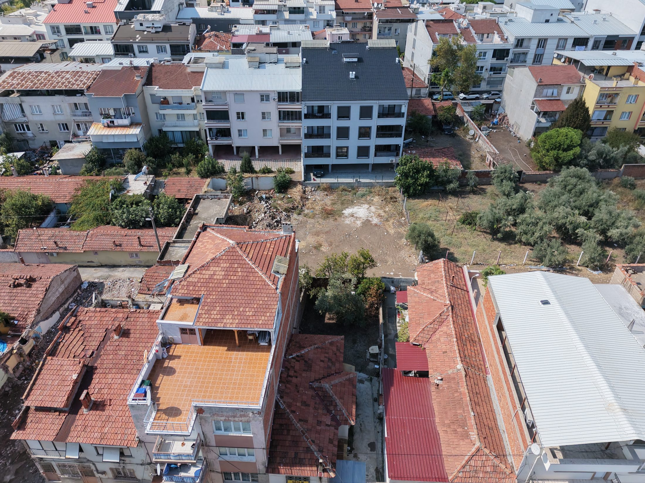 Atatürk Mahallesinde Müstakil Evli 175 m² 3 Kat İmarlı Arsa 6